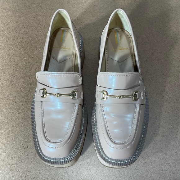 Sam Edelman Beige Loafers with Gold Detail - Picture 2 of 7